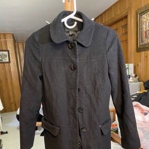 Black collared women’s H&M coat